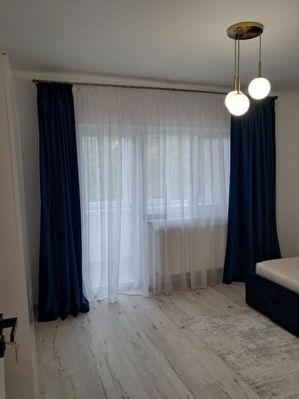 Apartament cu 3 camere decomandat, mobilat în Central