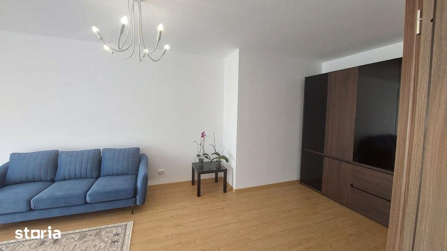 Apartament cu 2 camere decomandat în Tractorul