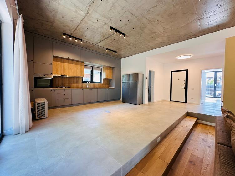 Duplex cu 5 camere cu Canalizare în Corbeanca