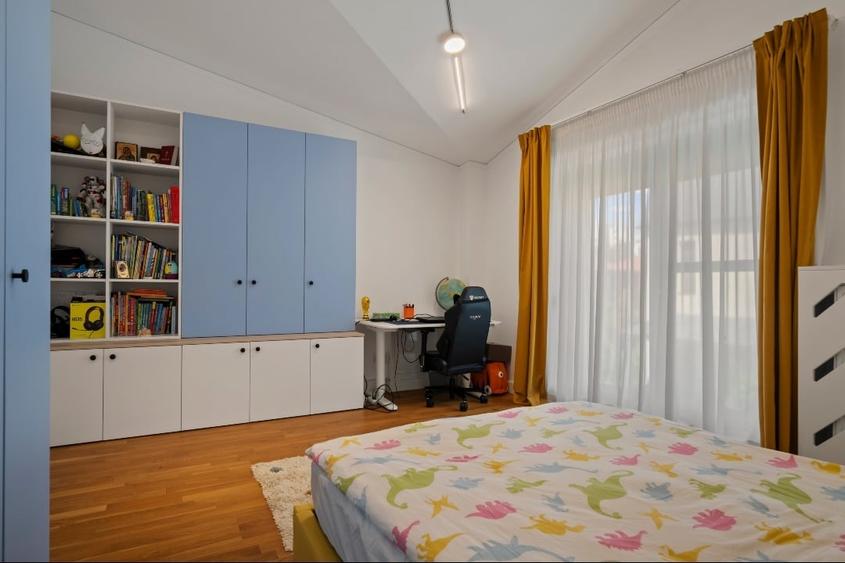 Casă cu 5 camere cu Canalizare în Central