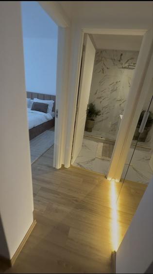 Apartament cu 3 camere decomandat în Calea București