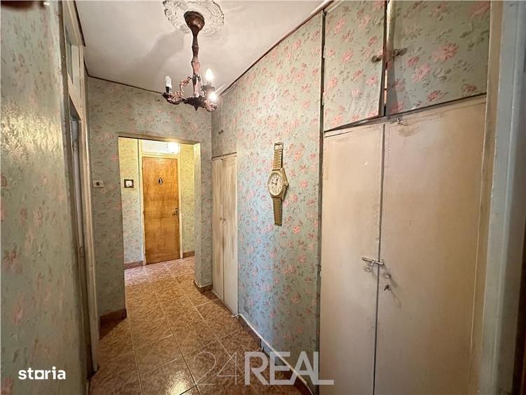 Apartament cu 3 camere semidecomandat în Apusului