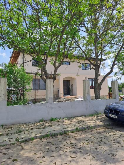 Casă cu 4 camere cu Teren 600 Mp în Central