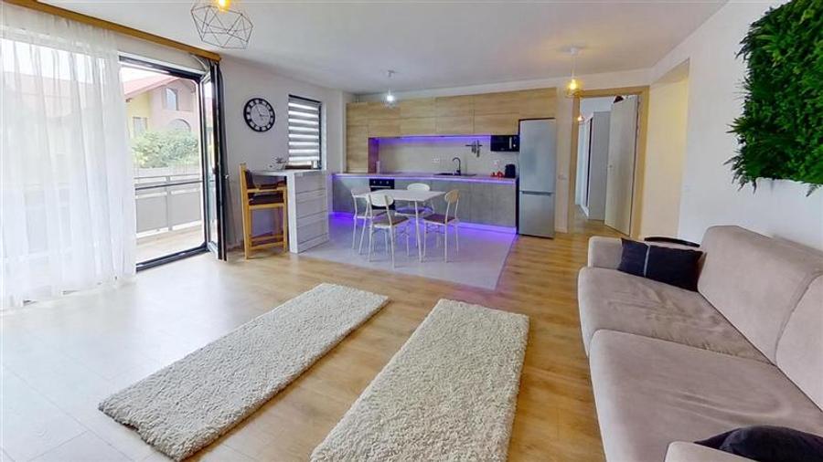 Apartament cu 2 camere decomandat în Tractorul