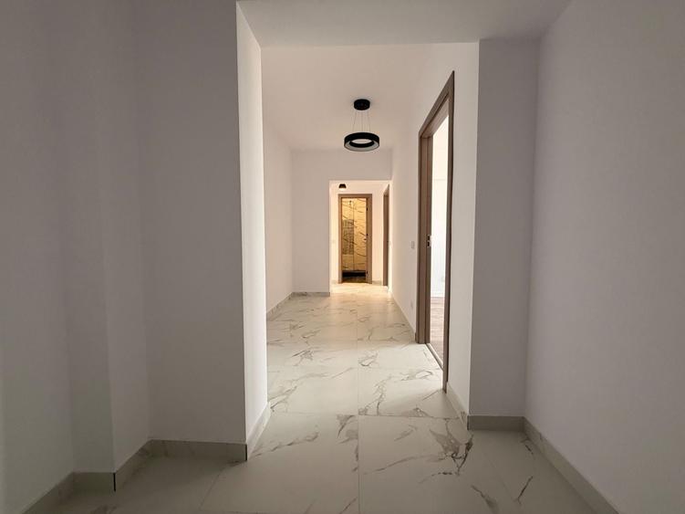 Apartament cu 3 camere decomandat în Titulescu