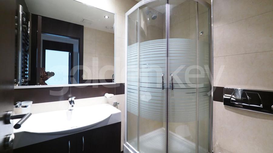 Apartament cu 3 camere semidecomandat, mobilat în Iancu Nicolae