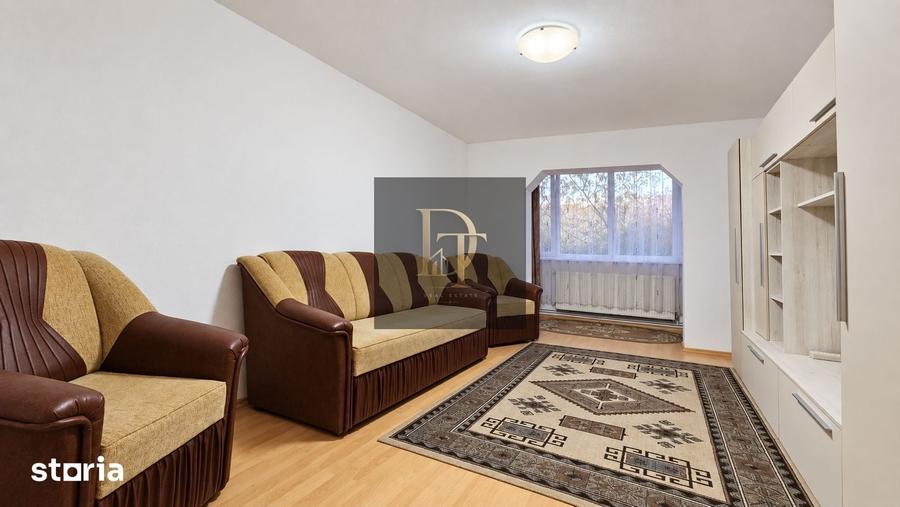 Apartament cu 3 camere decomandat în Tractorul