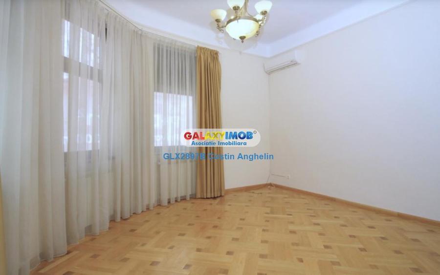 Casă cu 5 camere cu Teren 300 Mp în Dorobanți