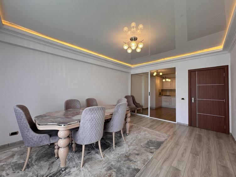 Apartament cu 3 camere decomandat, mobilat în 13 Decembrie