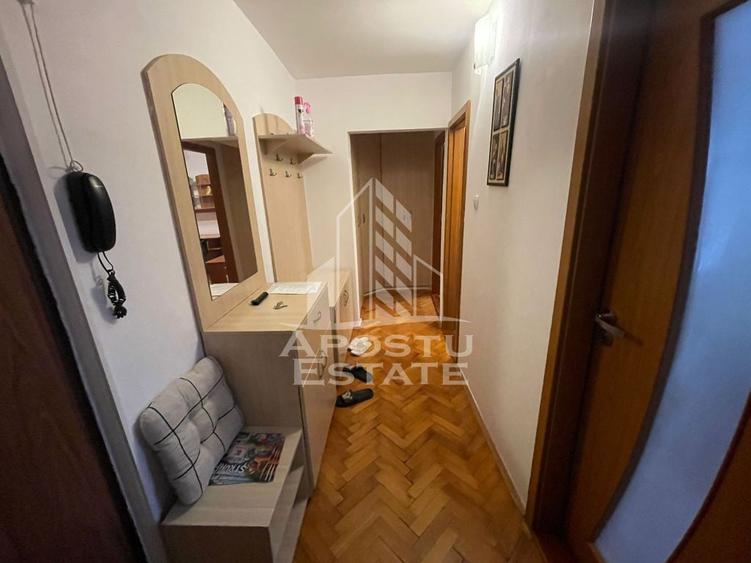 Apartament cu 3 camere semidecomandat, mobilat în Kiriac