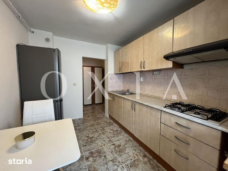 Apartament cu 3 camere semidecomandat, mobilat în Complex Studențesc