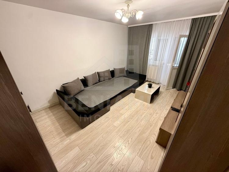 Apartament cu 3 camere decomandat în Craiovița Nouă