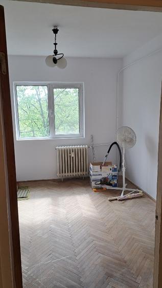Apartament cu 3 camere semidecomandat în Nord