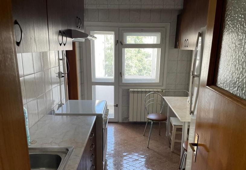 Apartament cu 3 camere, mobilat în Centrul Civic