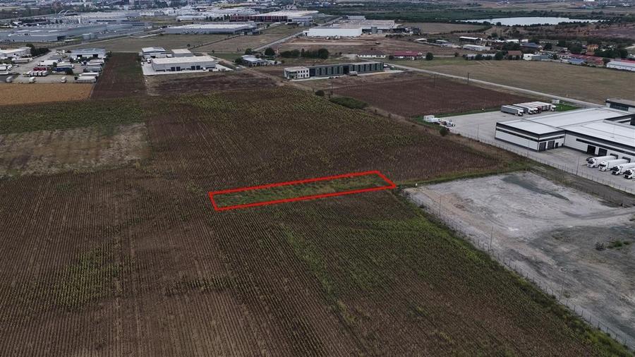 Teren Construcții intravilan de 2100 mp, în Vest