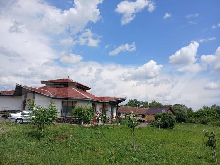 Casă individuală cu 6 camere cu Canalizare în Tinca