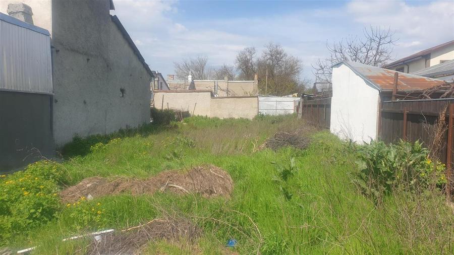Teren Construcții intravilan de 300 mp, în Chercea