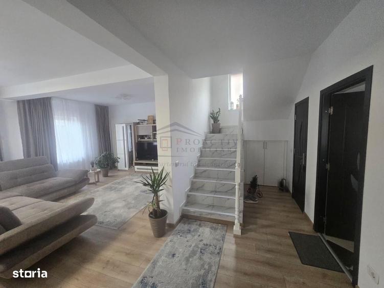 Casă cu 4 camere decomandat în Bulai
