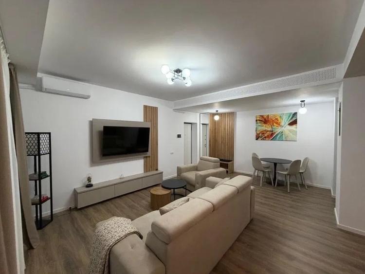 Apartament cu 2 camere semidecomandat, mobilat în Otopeni