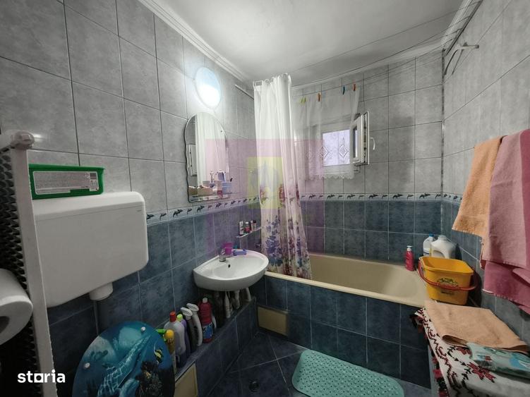 Apartament cu 3 camere decomandat în Colentina
