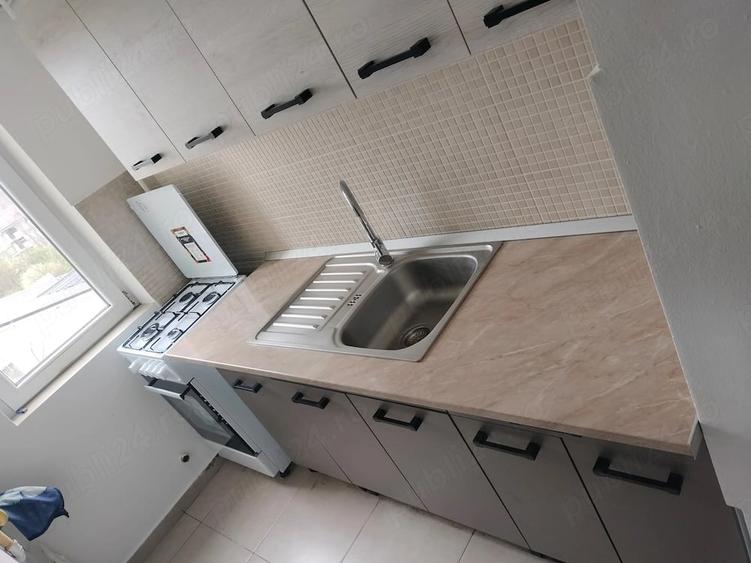 Apartament cu 3 camere semidecomandat în Central