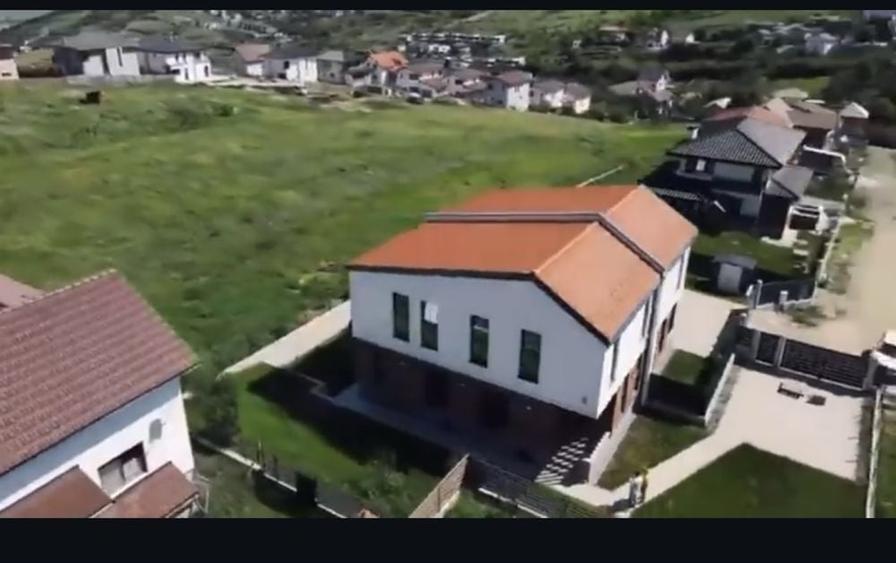 Casă cu 4 camere în Dezmir