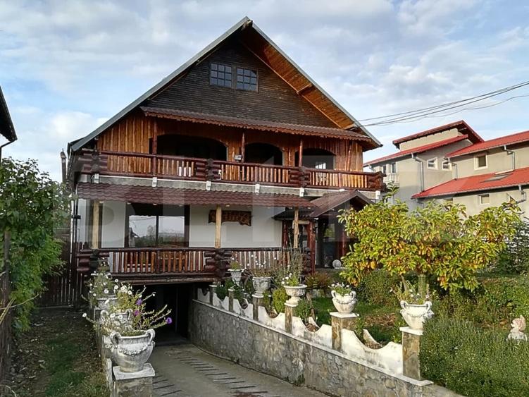 Casă individuală cu 5 camere cu Teren 3000 Mp în Teiș