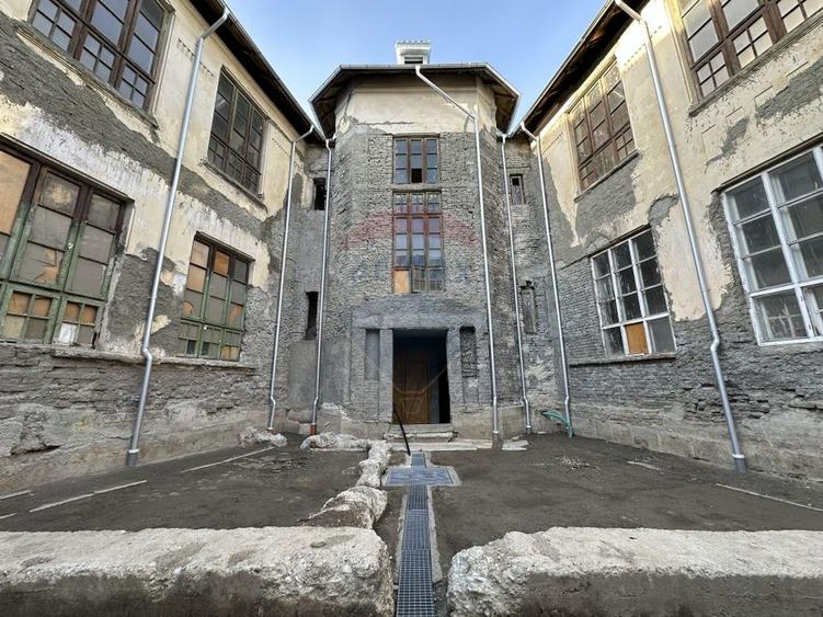 Spațiu comercial, de 2,500 mp, în Ultracentral