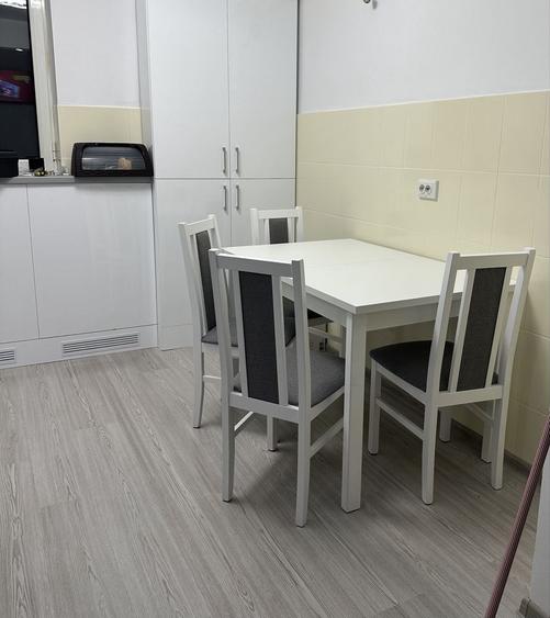Apartament cu 3 camere semidecomandat în Central