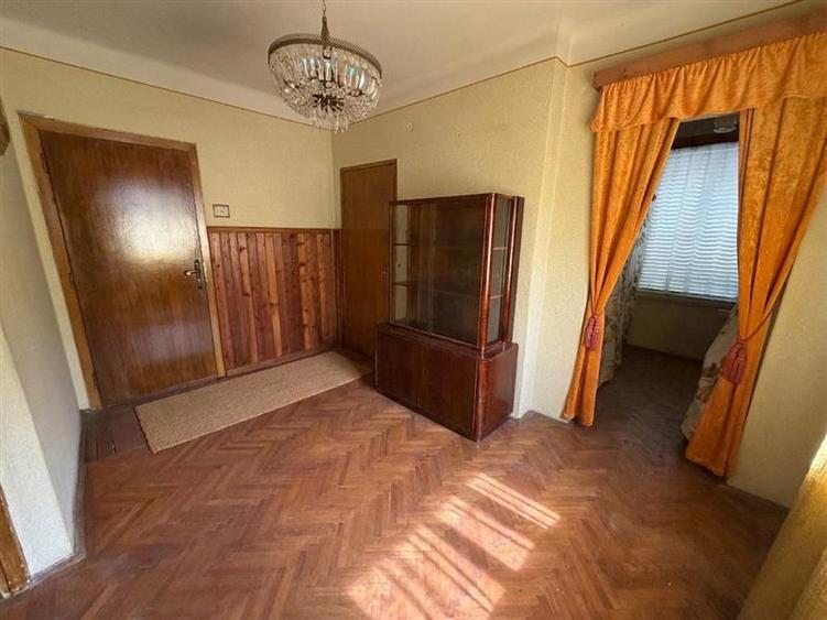 Casă individuală cu 4 camere cu Canalizare în Centrul Civic