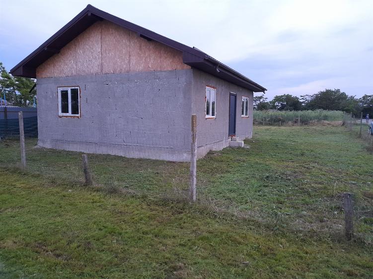 Casă cu 3 camere în Stejaru