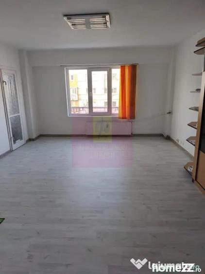 Apartament cu 3 camere decomandat în Decebal