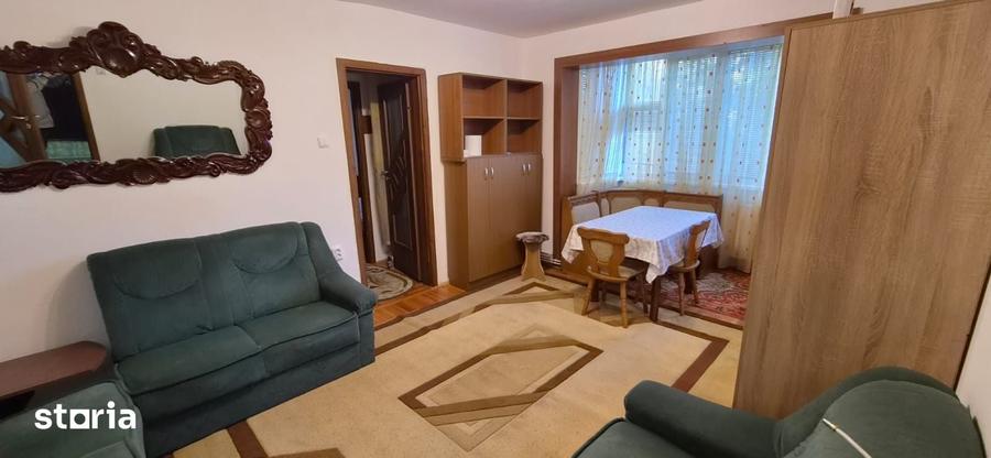 Apartament cu 3 camere semidecomandat în Girocului