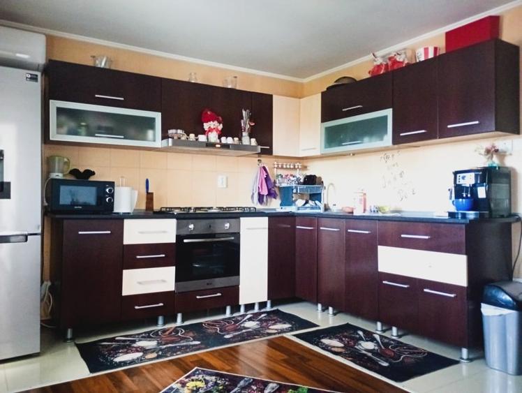 Casă individuală cu 5 camere cu Canalizare în Tuzla