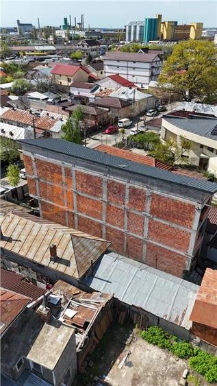 Casă individuală cu 9 camere cu Teren 203 Mp în 1 Decembrie