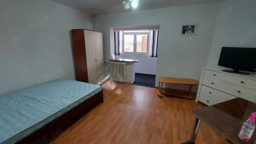 Garsonieră decomandată în Nord