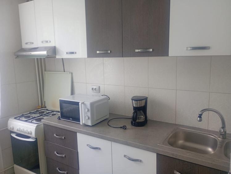 Apartament cu 2 camere semidecomandat în Craiovei