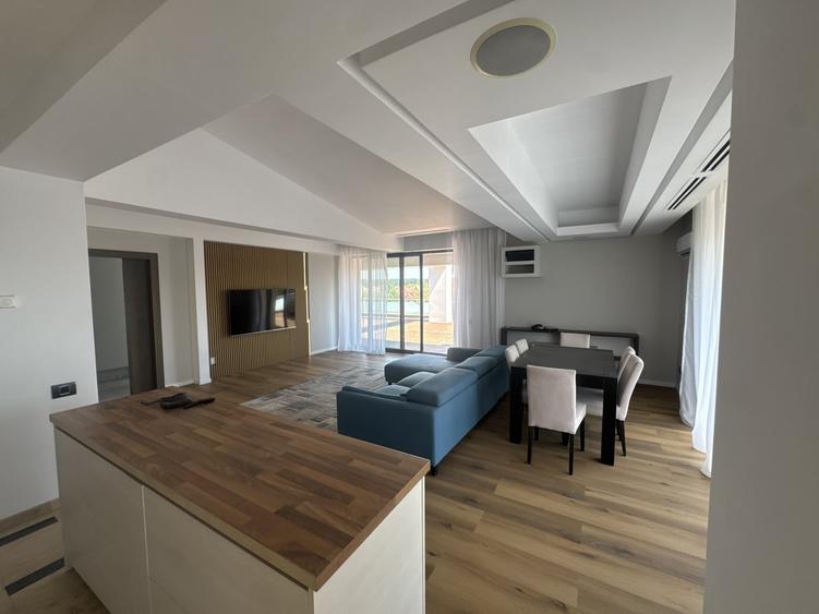 Apartament cu 4 camere decomandat, mobilat în Băneasa