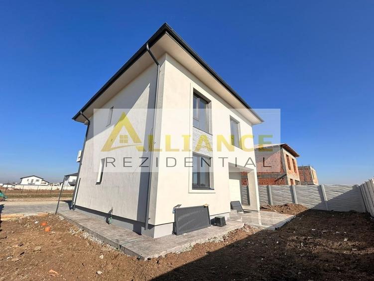 Casă individuală cu 4 camere cu Canalizare în Berceni