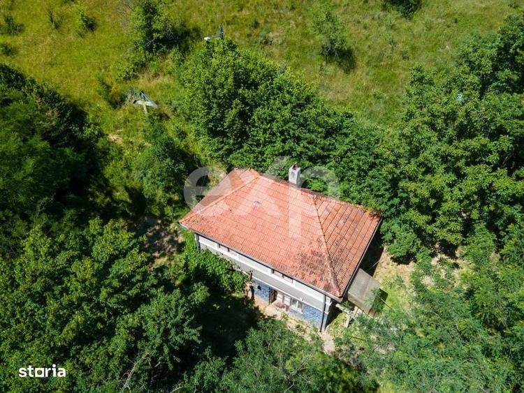 Casă cu 3 camere în Tăuți