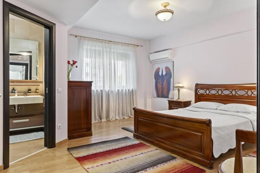 Apartament cu 3 camere semidecomandat, mobilat în Arcul de Triumf