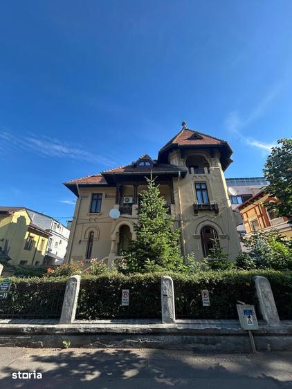 Apartament cu 5 camere în Dămăroaia