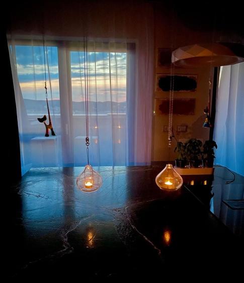 Apartament cu 3 camere semidecomandat, mobilat în Zorilor