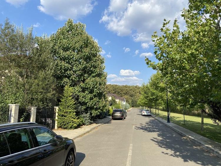 Casă cu 4 camere cu Teren 377 Mp în Corbeanca