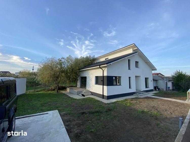 Casă cu 4 camere cu Teren 390 Mp în Cumpăna