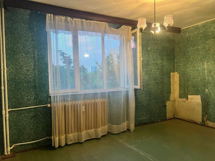 Apartament cu 3 camere decomandat în Drumul Taberei