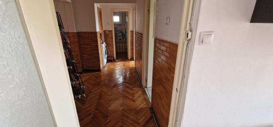Apartament cu 3 camere decomandat în Cetate