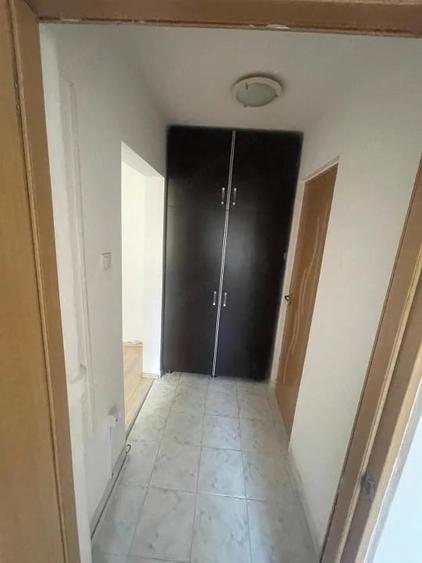 Apartament cu 3 camere semidecomandat în Găvana