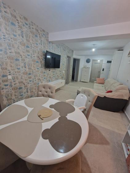 Apartament cu 3 camere semidecomandat, mobilat în Păcurari