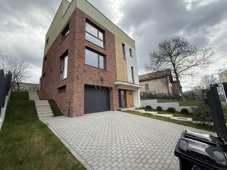 Casă individuală cu 4 camere cu Canalizare în Gruia